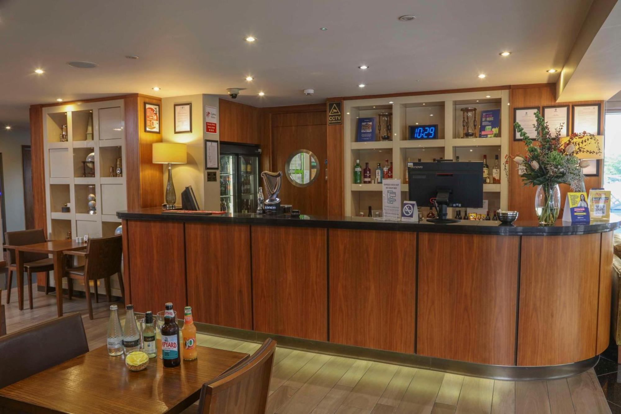 Best Western Pontypool Metro Hotel ภายนอก รูปภาพ