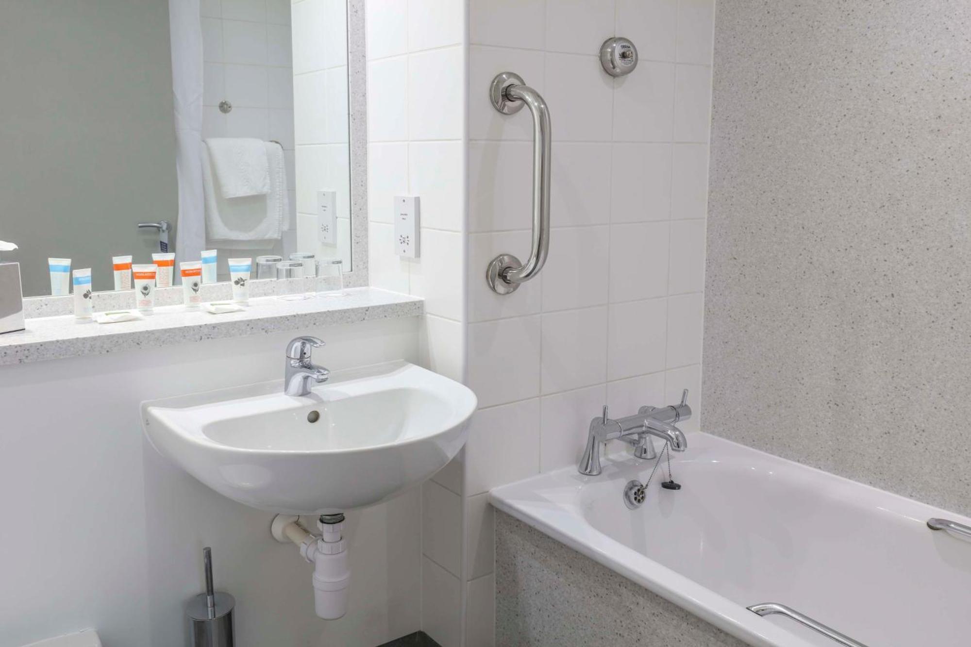 Best Western Pontypool Metro Hotel ภายนอก รูปภาพ