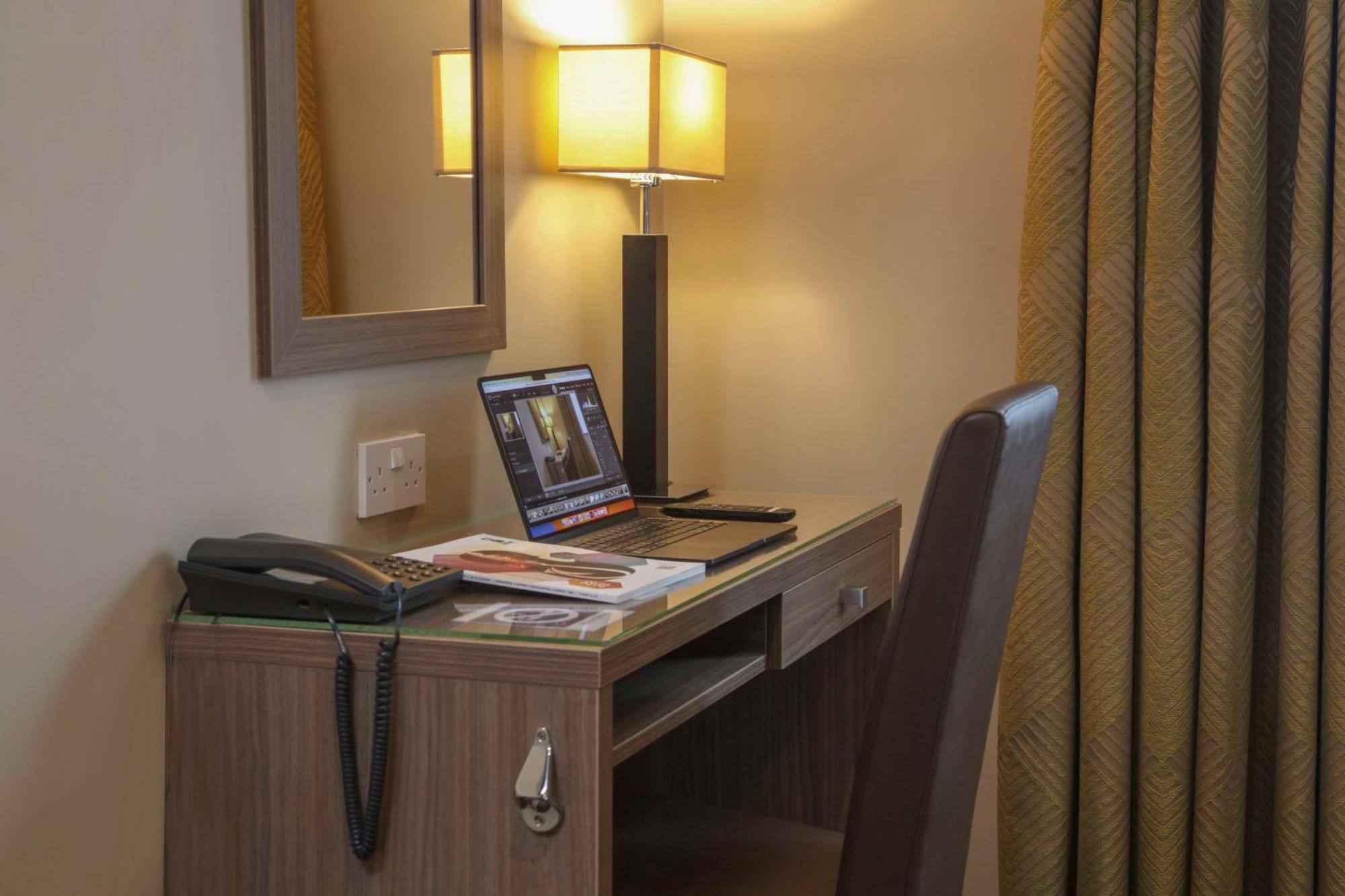 Best Western Pontypool Metro Hotel ภายนอก รูปภาพ