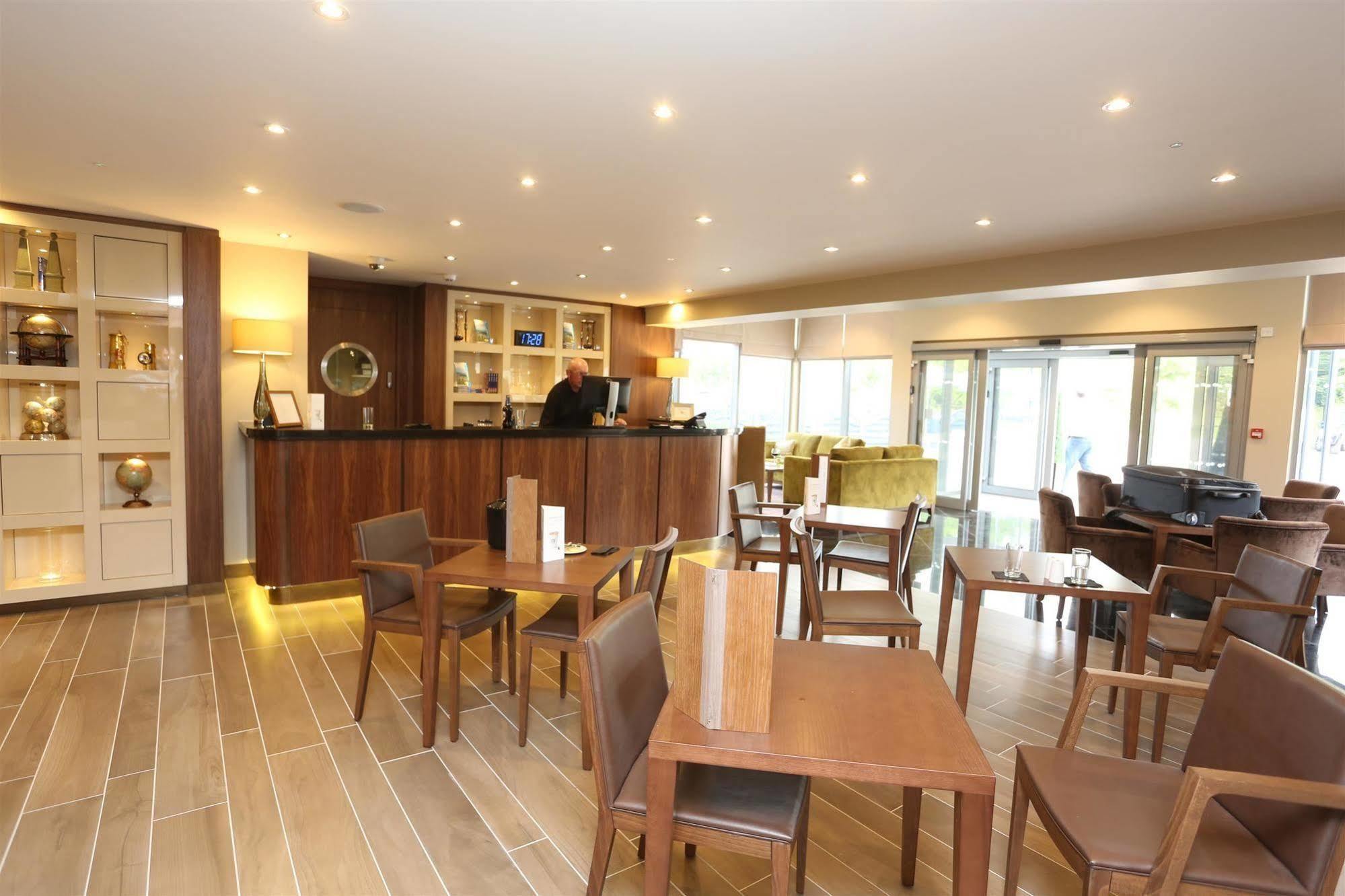 Best Western Pontypool Metro Hotel ภายนอก รูปภาพ