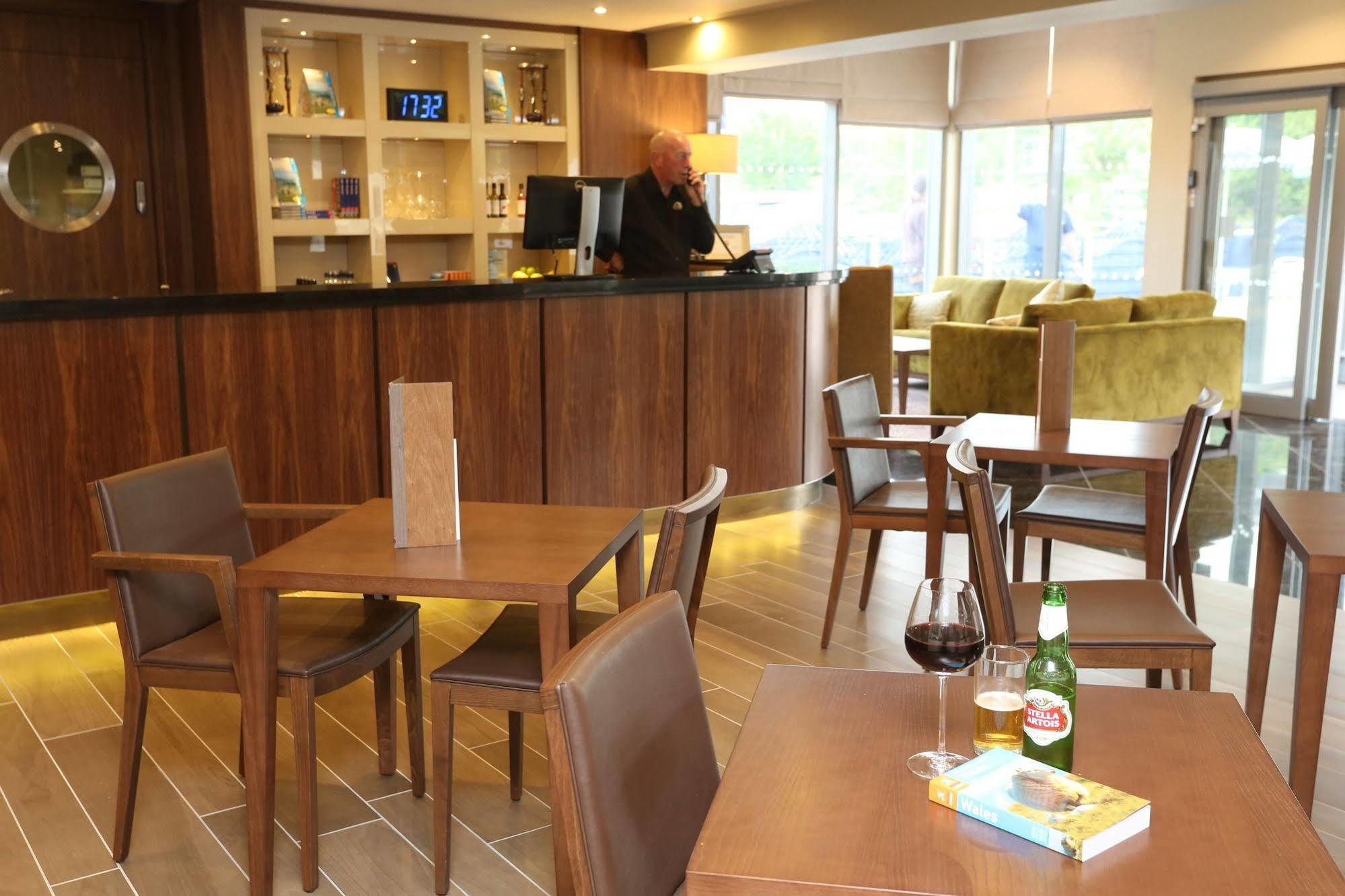 Best Western Pontypool Metro Hotel ภายนอก รูปภาพ